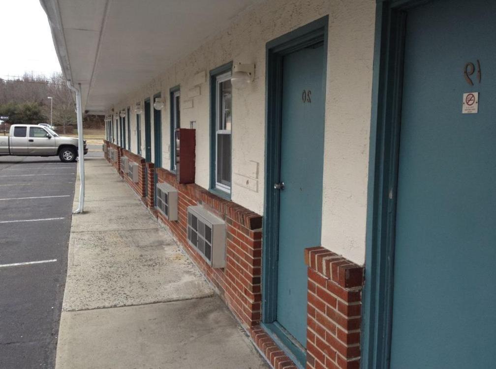 Budget Inn Wrightstown Exterior photo